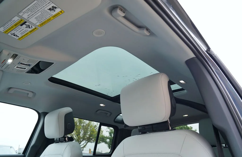 New 2026 Tasman Blue Land Rover X-Dynamic SE image 13