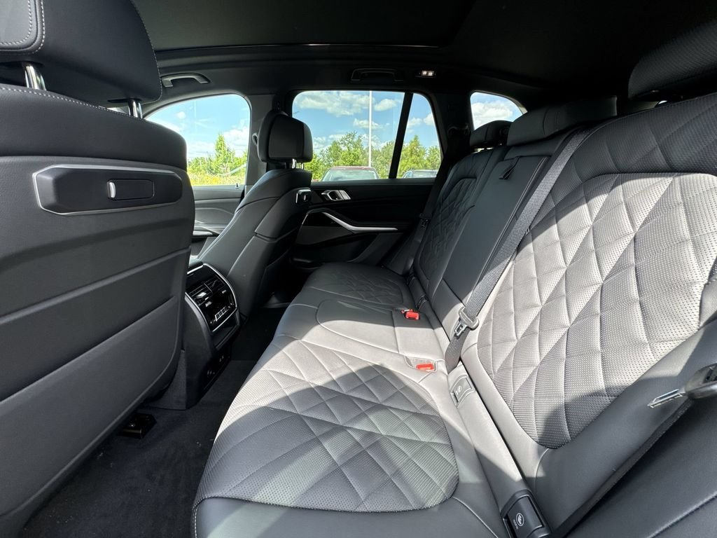 New 2026 Dravit Grey Metallic BMW xDrive40i image 25