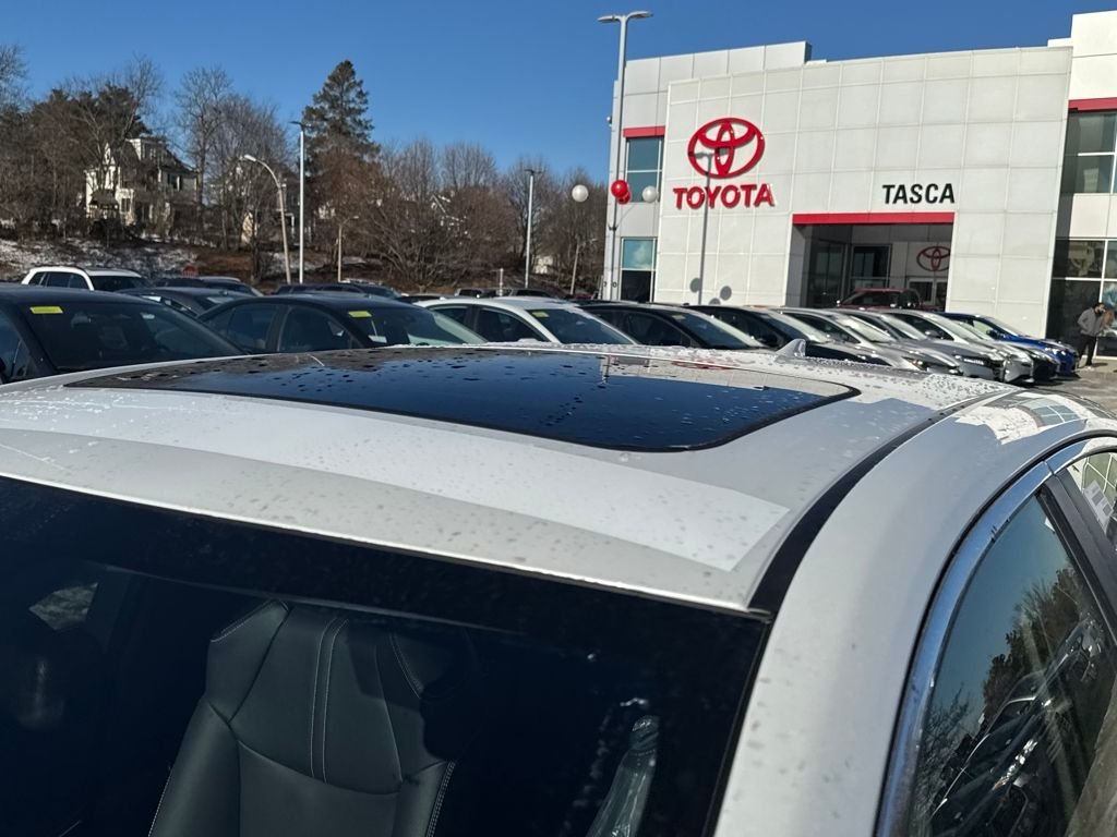 2026 Toyota Corolla XLE - Photo 15