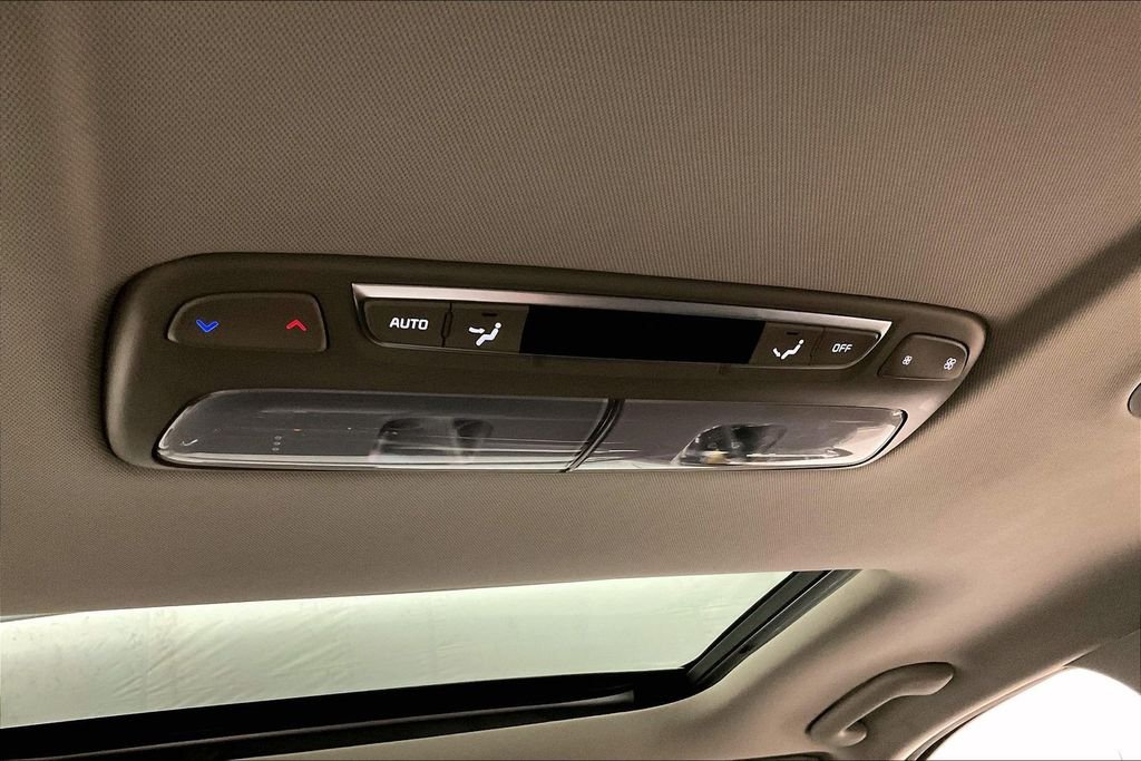 Used 2025 Green Kia S image 38