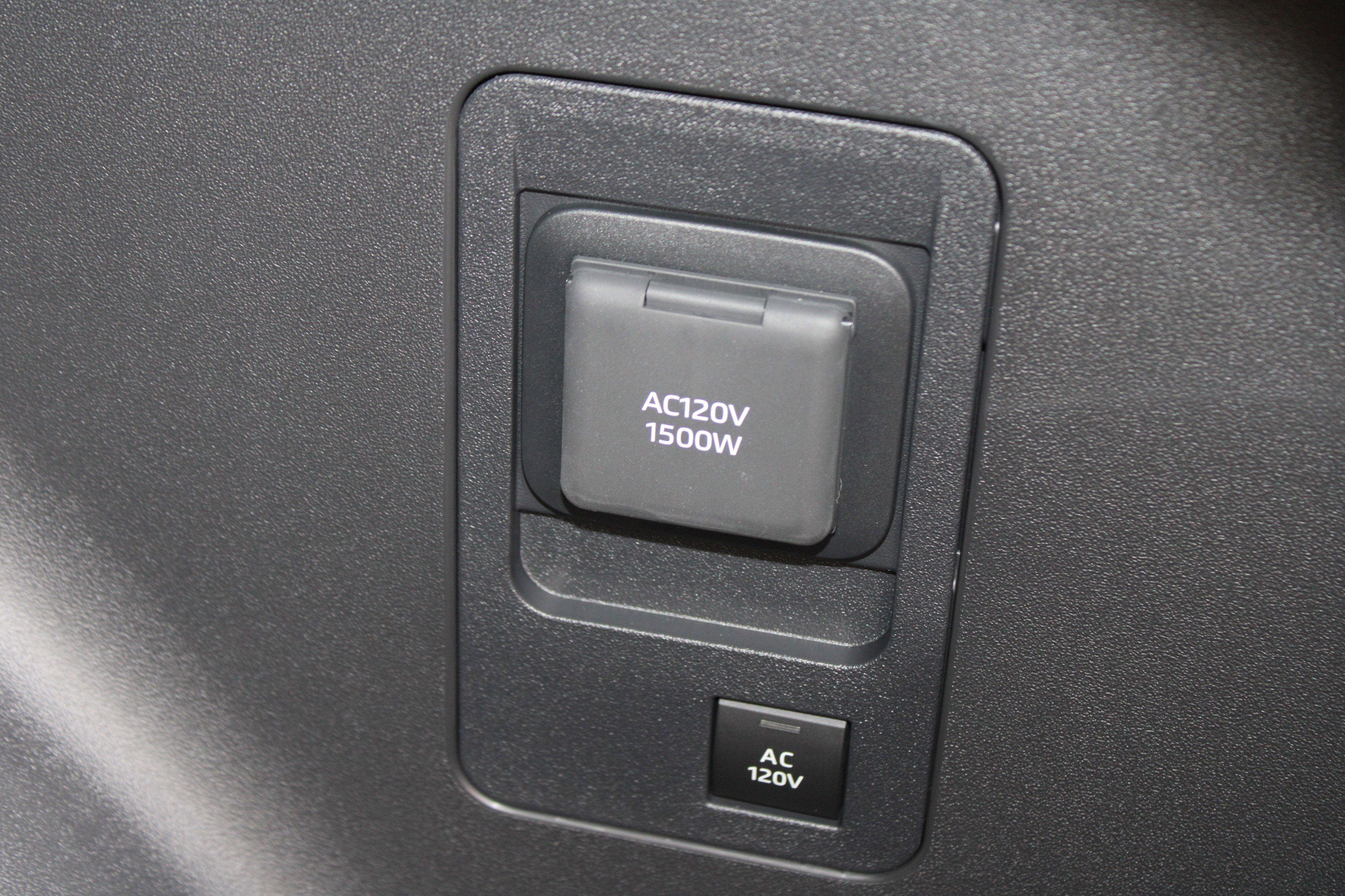 New 2026 Wind Chill Pearl <sup>1</sup> Toyota  SE image 13