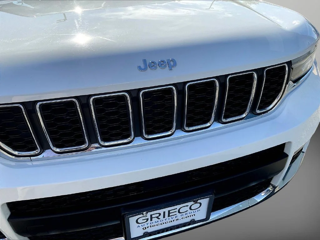 Used 2023 Bright White Clearcoat Jeep Laredo image 33