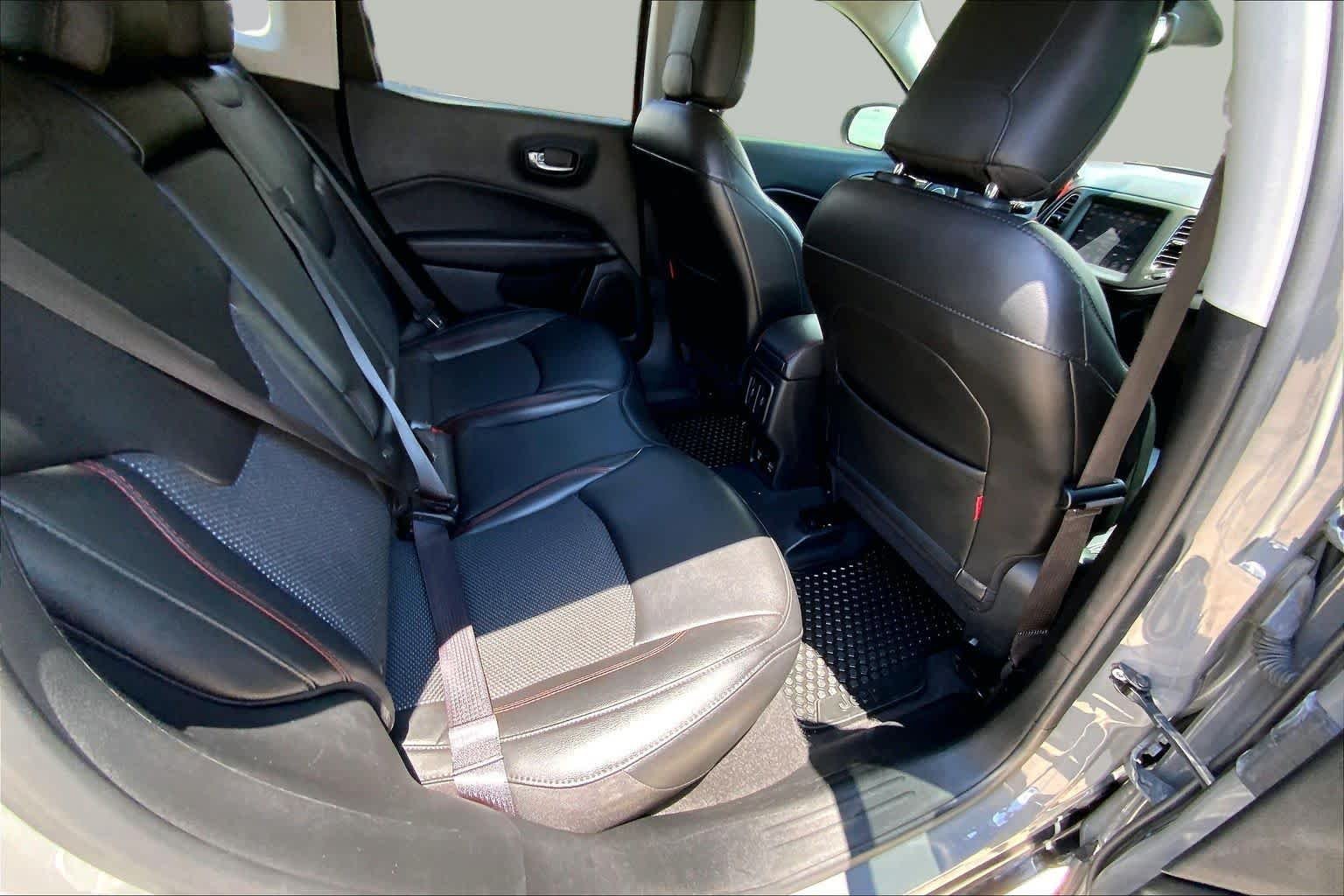 Used 2020 Sting-Gray Clearcoat Jeep Trailhawk image 20