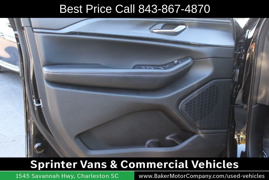 Used 2023 Diamond Black Jeep Altitude X image 15