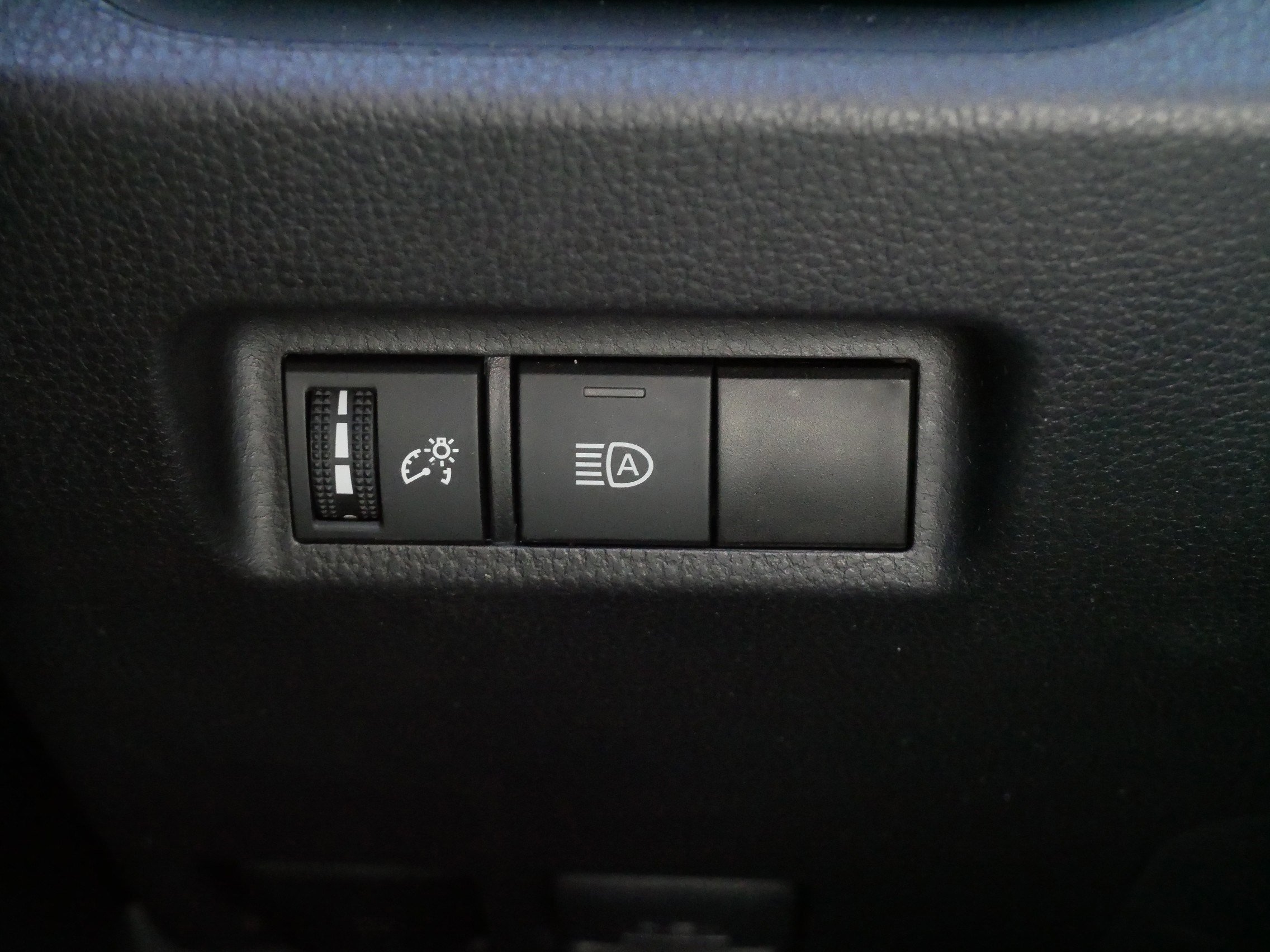 Certified Used 2025 SILVER SKY METALLIC Toyota XLE image 27