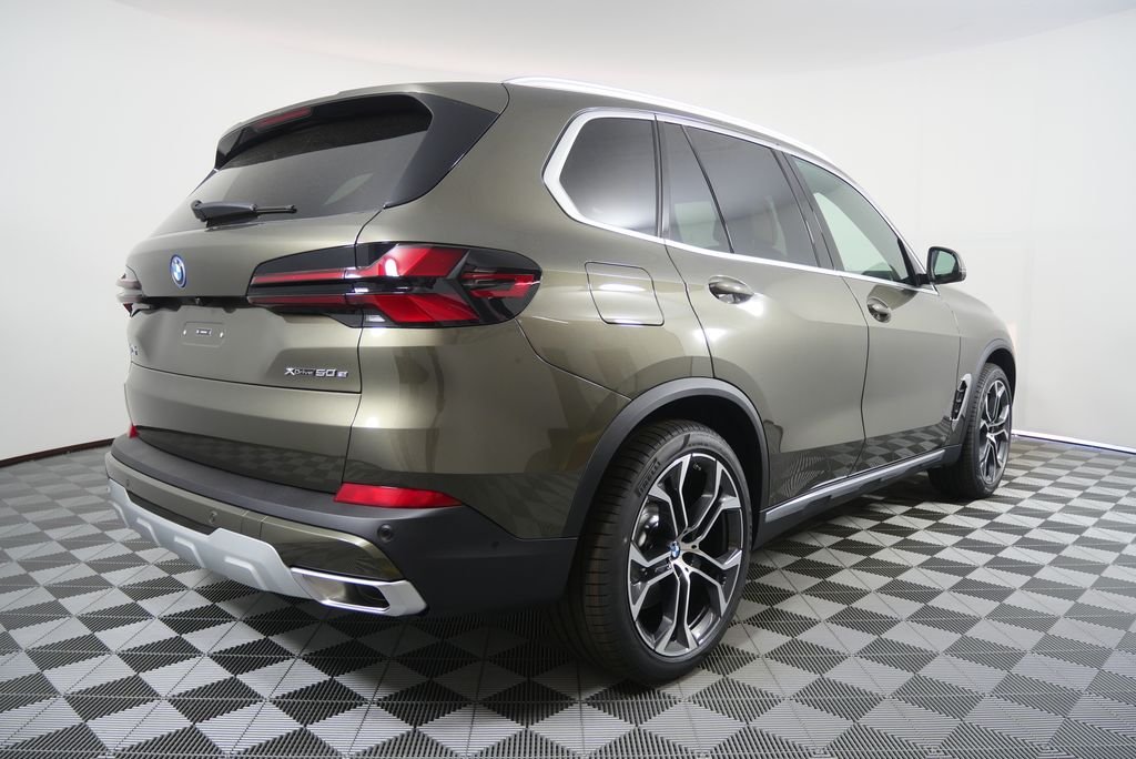 New 2026 Manhattan Green Metallic BMW xDrive50e image 3