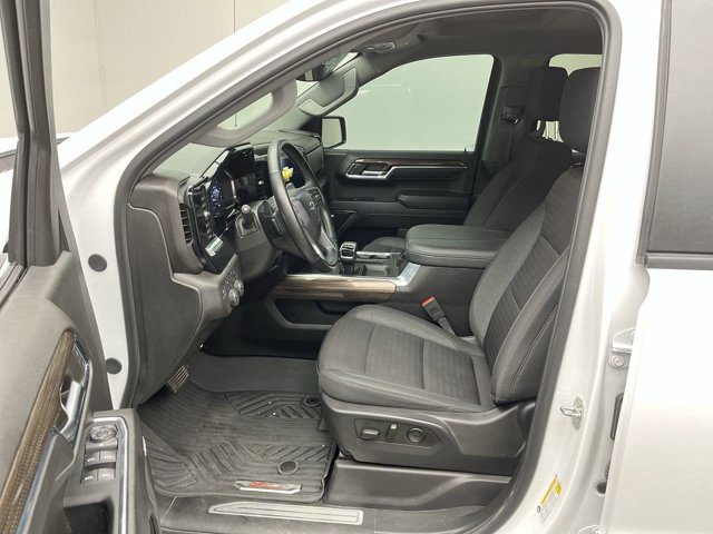 Used 2024 Summit White Chevrolet RST image 3