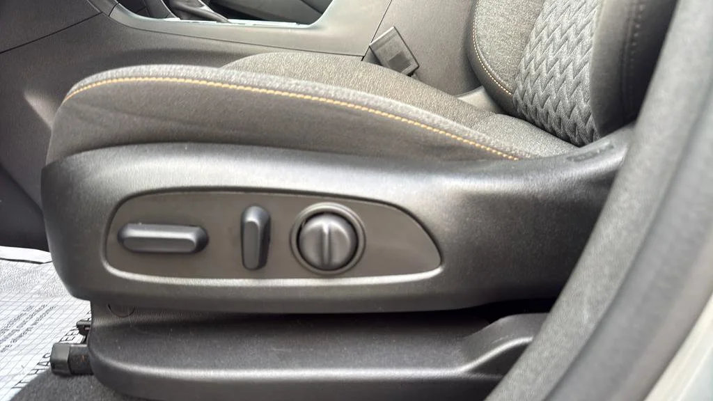 2023 Chevrolet Equinox LT - Photo 24