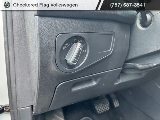 Used 2019 Pure White Volkswagen 2.0T SEL Premium 4Motion image 17