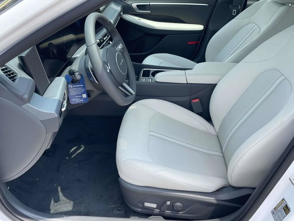 New 2026 White Hyundai SE image 11