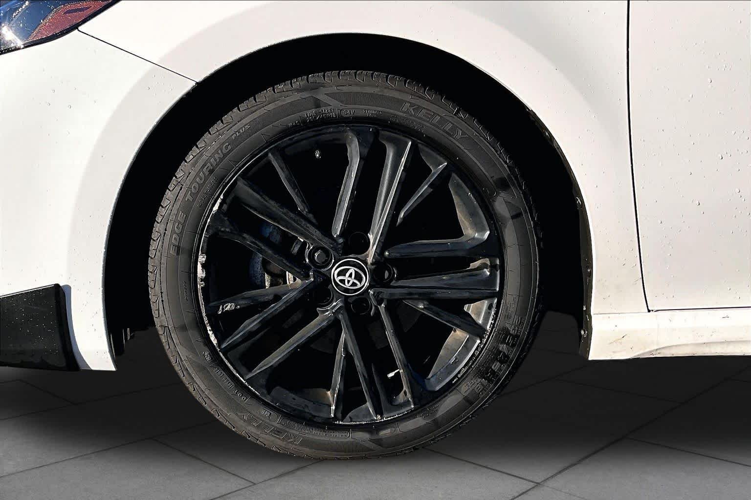Used 2025 Ice Cap Toyota SE image 11