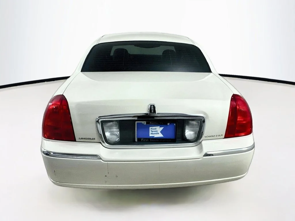 Used 2007 White Lincoln Signature image 6