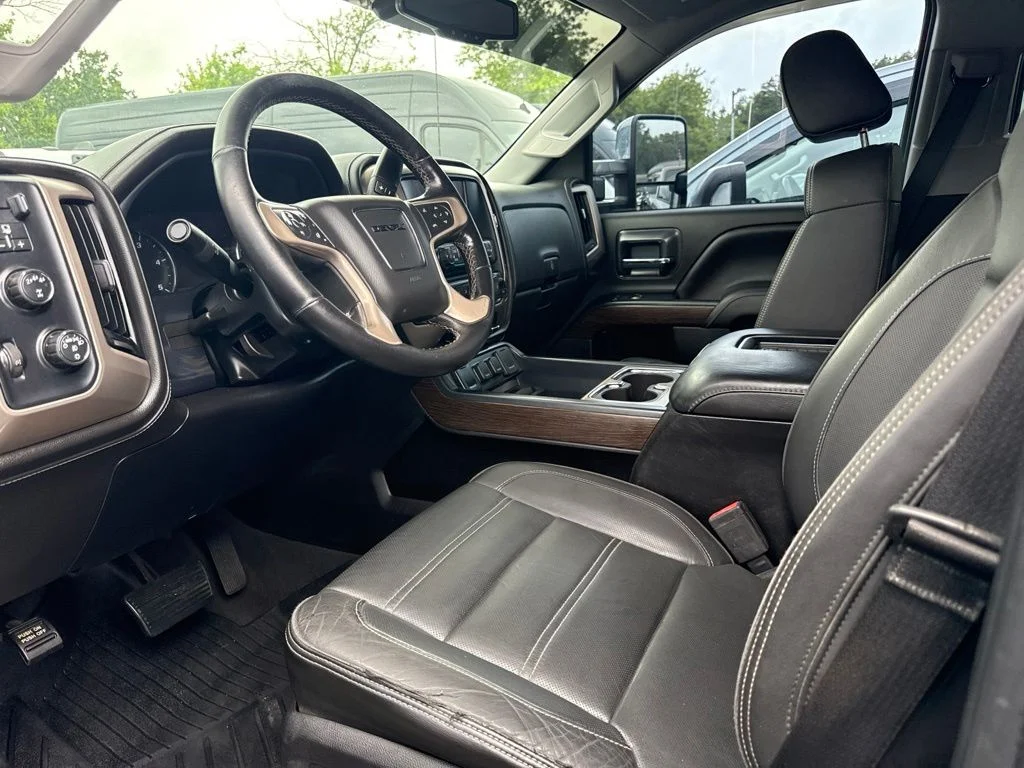 Used 2019 Gray GMC Denali image 3