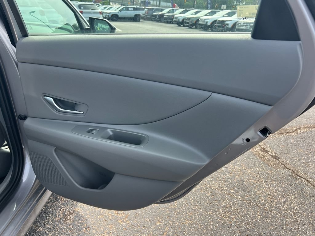 2025 Hyundai Elantra Blue - Photo 16