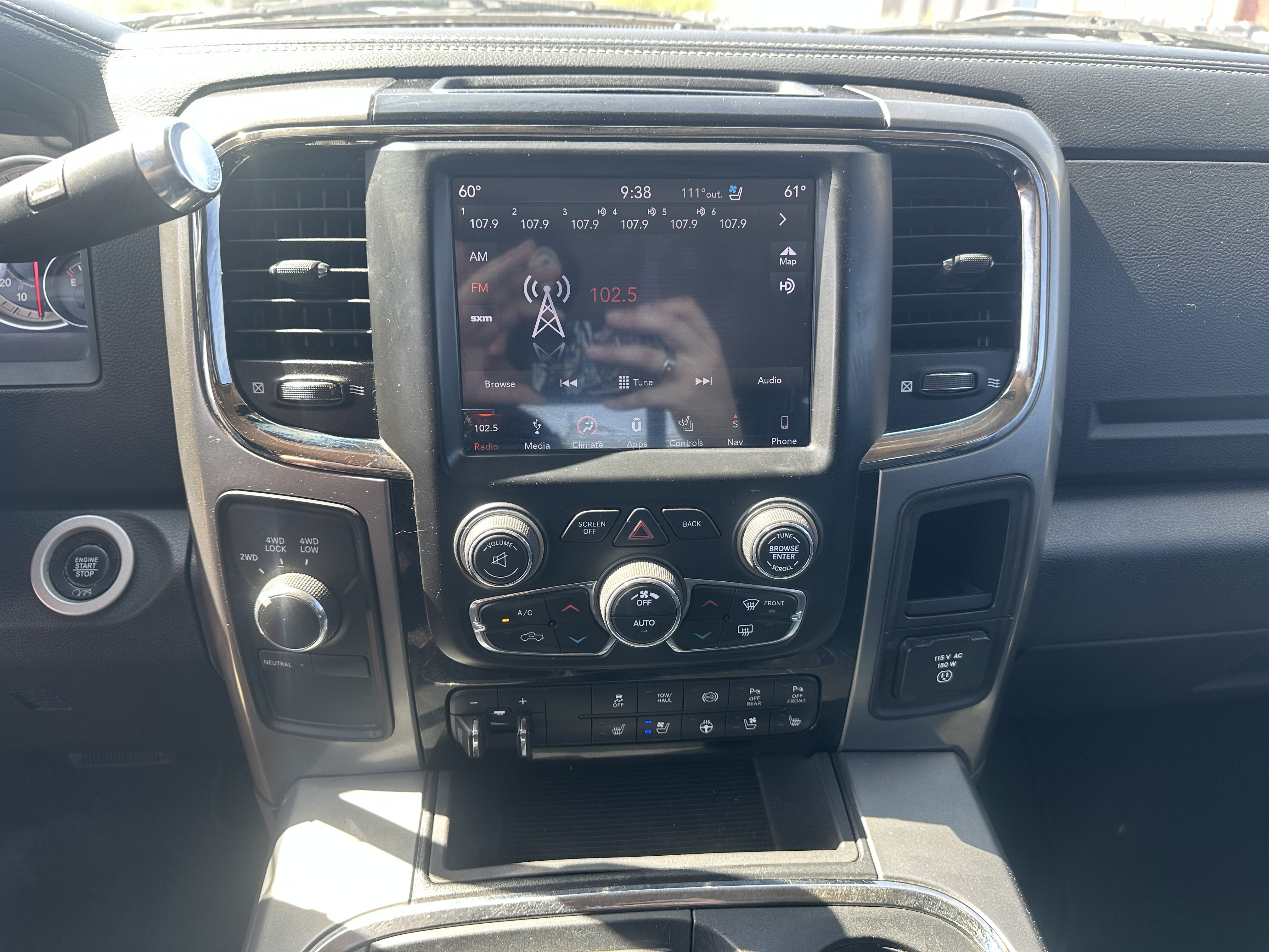 Used 2018 Delmonico Red Pearlcoat Ram Laramie image 18