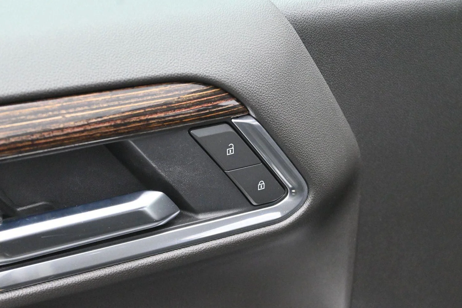 Used 2025 Onyx Black GMC Elevation image 10