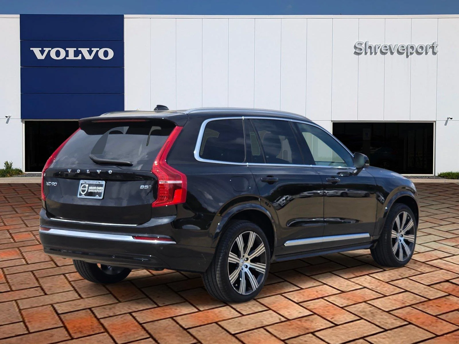 Certified Used 2024 Onyx Black Metallic Volvo Plus Bright Theme image 4