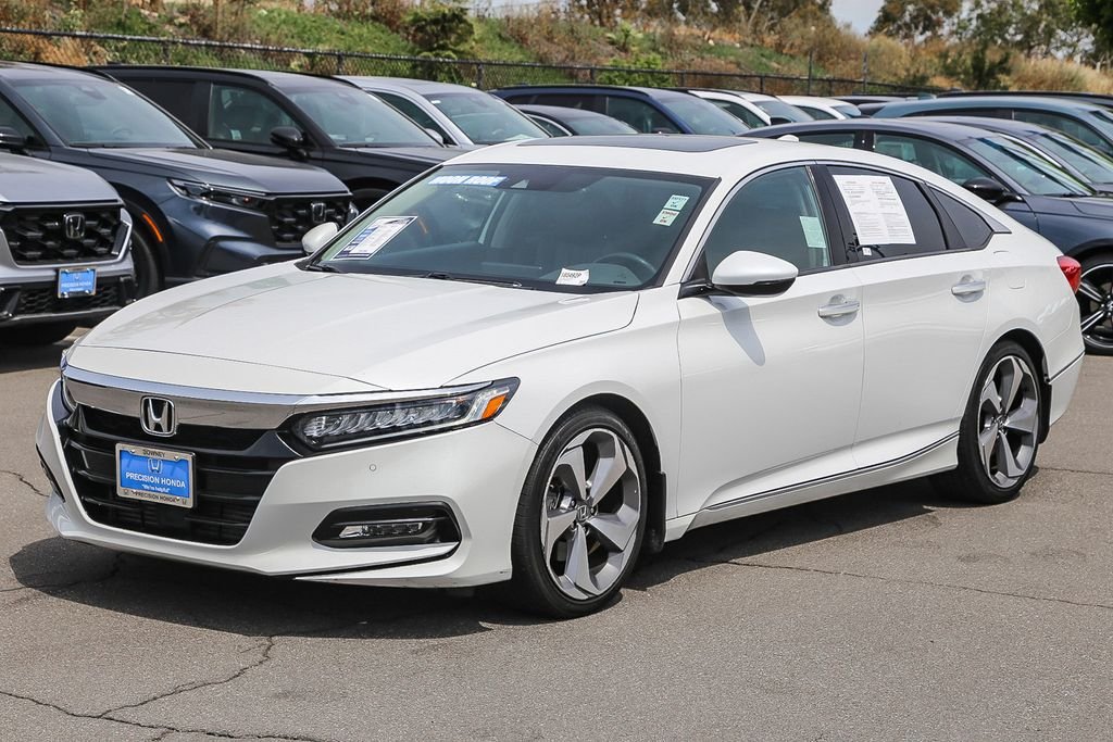 Used 2018 Platinum White Pearl Honda Touring image 3