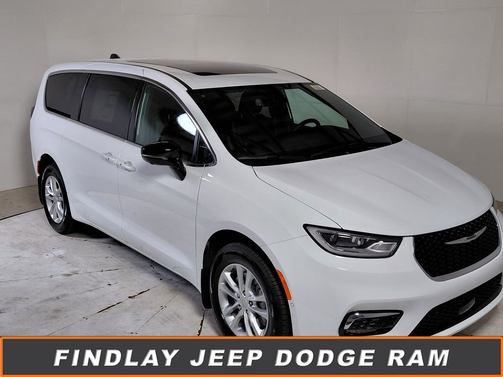 2026 Chrysler Pacifica Select AWD's photo