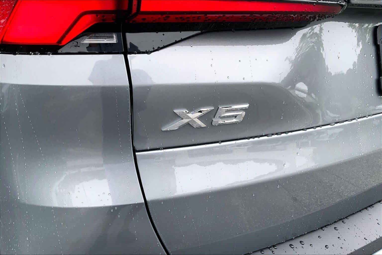 New 2026 Skyscraper Grey Metallic BMW xDrive40i image 15