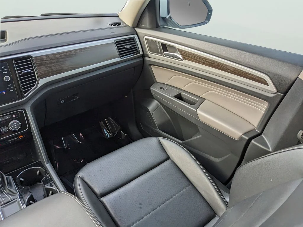 2023 Volkswagen Atlas SE w/Tech - Photo 16
