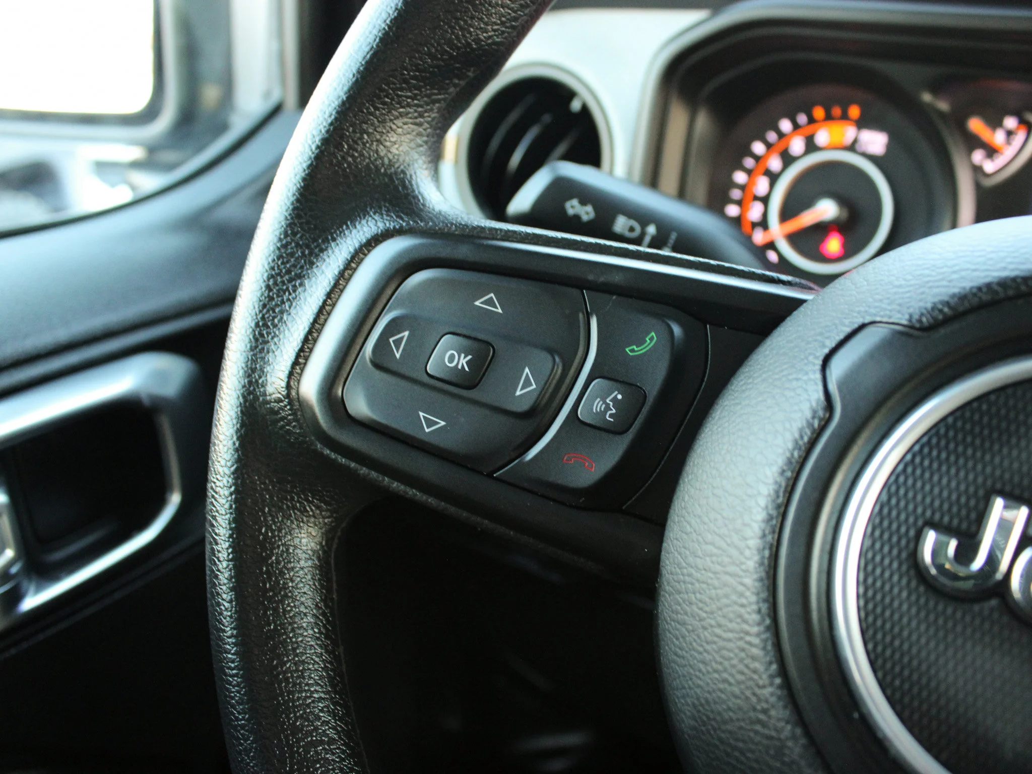Certified Used 2024 Black Jeep Sport * No Accidents | Hardtop | 3.6L V6 | Skid Plates | Local Trade-In | Apple CarPlay image 21