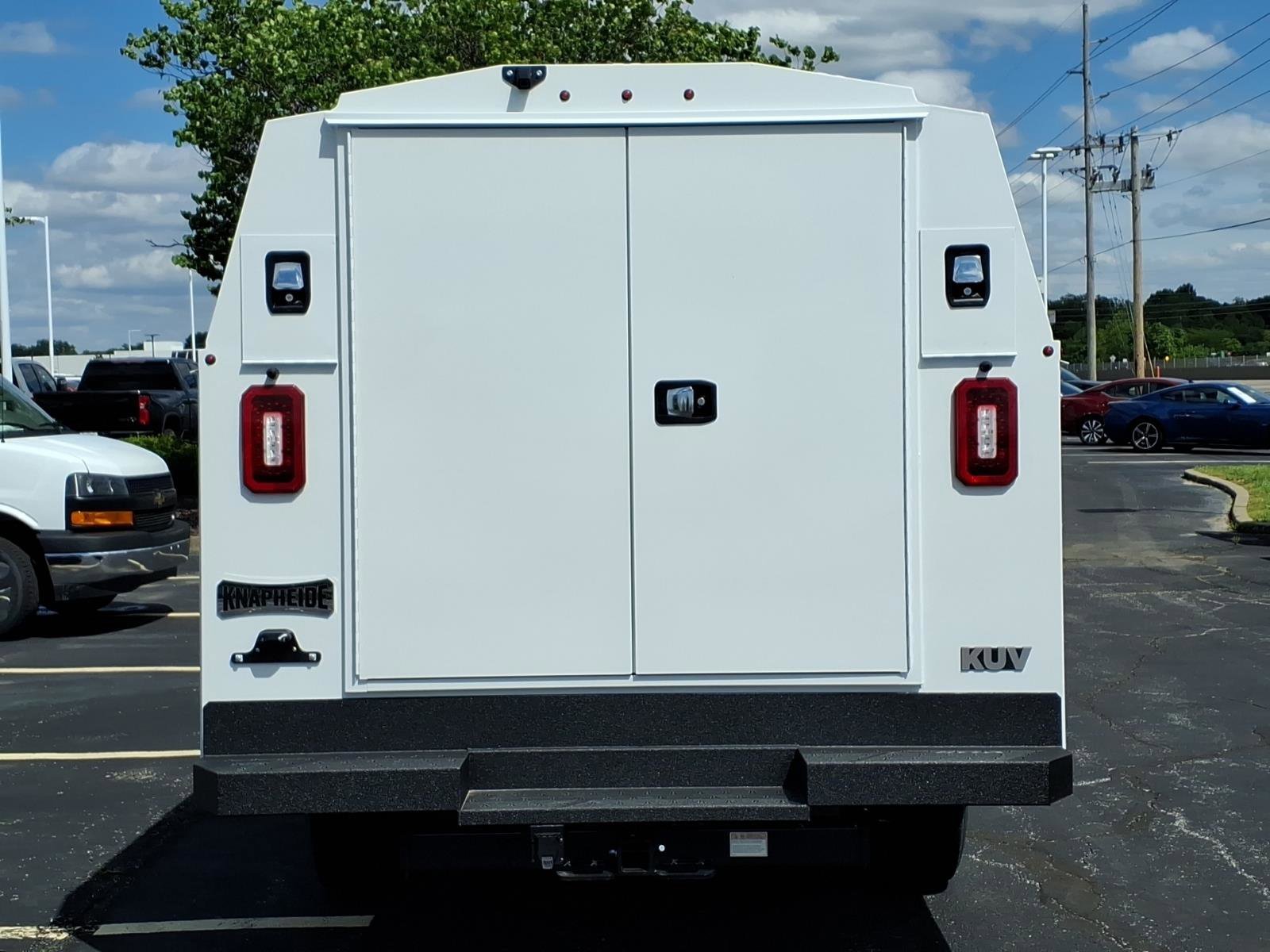 New 2026 Summit White Chevrolet 1WT image 20
