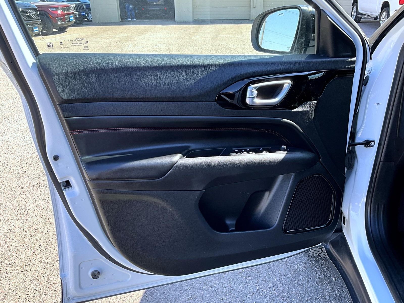 Used 2025 White Jeep Trailhawk image 10