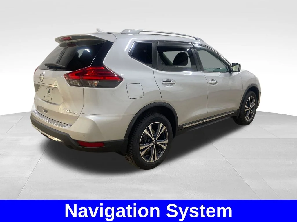 Used 2017 Silver Nissan SL image 4