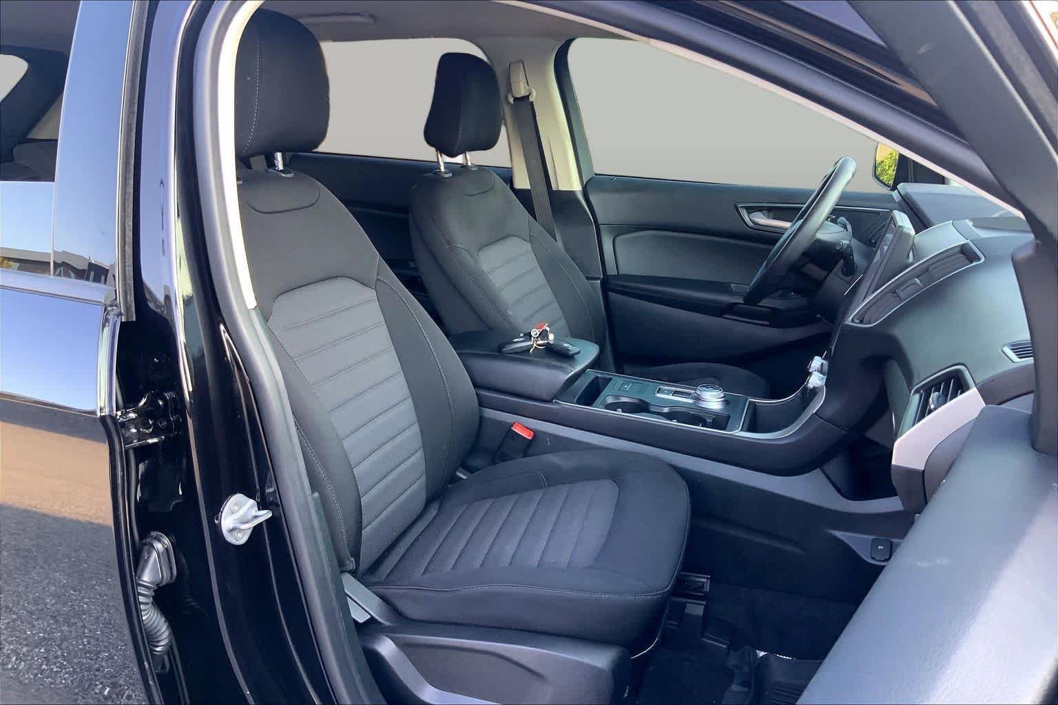Used 2024 Agate Black Metallic Ford SE image 9