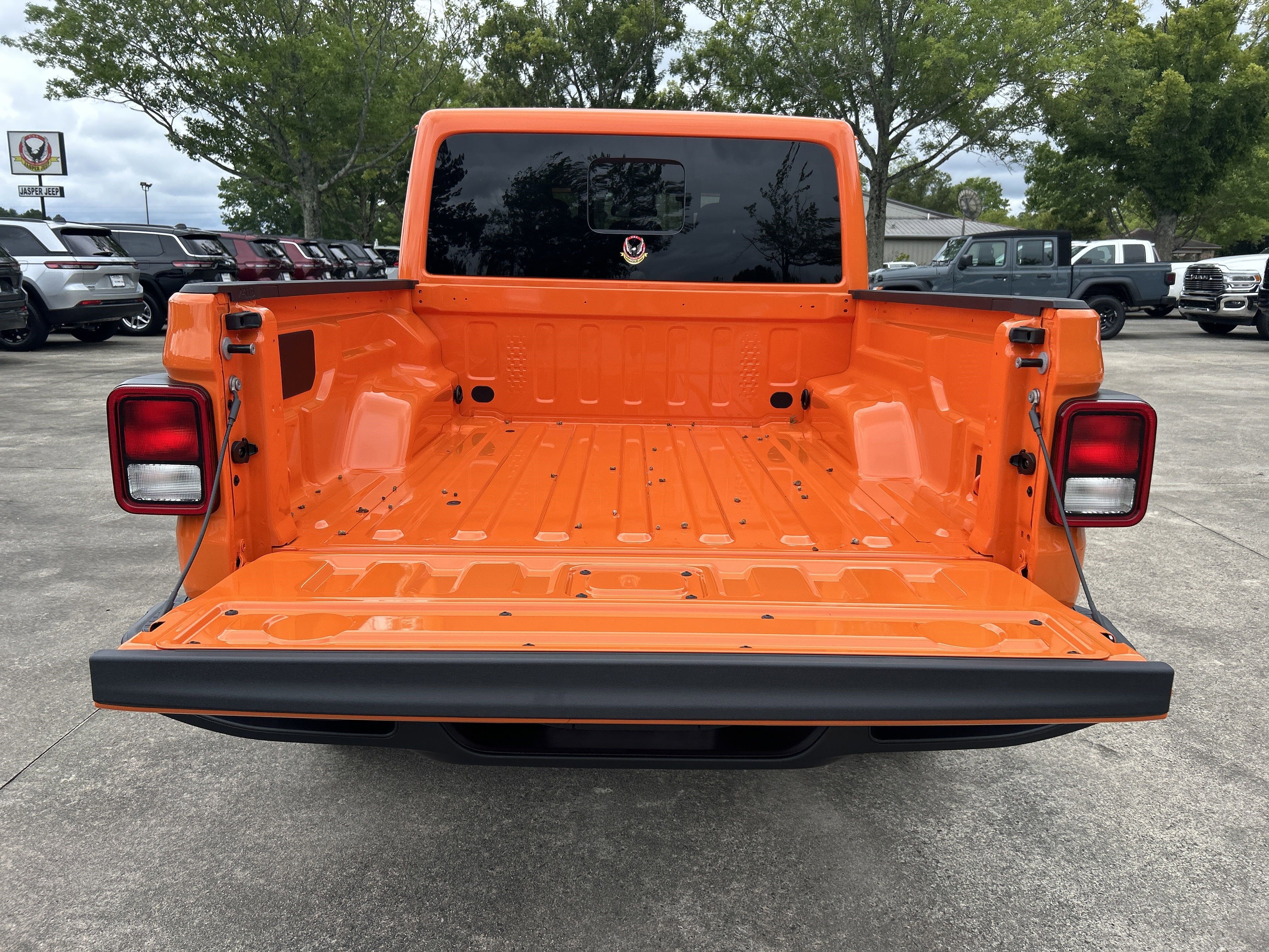 New 2025 Joose Exterior Paint Jeep Sport S image 16