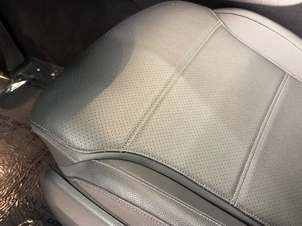 Used 2025 Black Mercedes-Benz GLC 300 image 20
