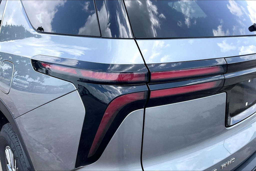 Used 2025 Gray Chevrolet LT image 34