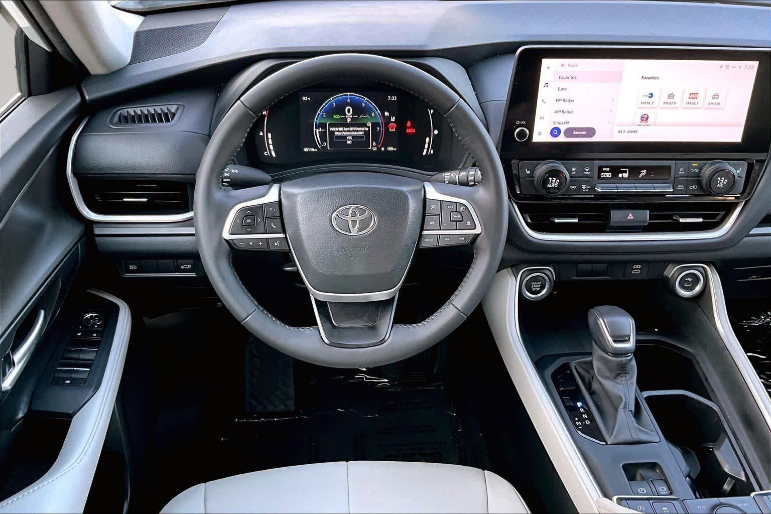 Used 2024 Wind Chill Pearl Toyota XLE image 6