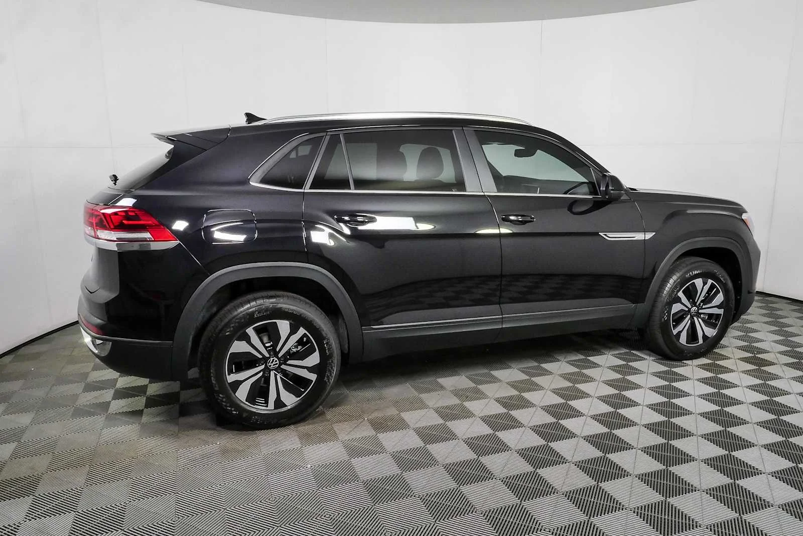 New 2026 Deep Black Pearl Volkswagen 2.0T SE image 2