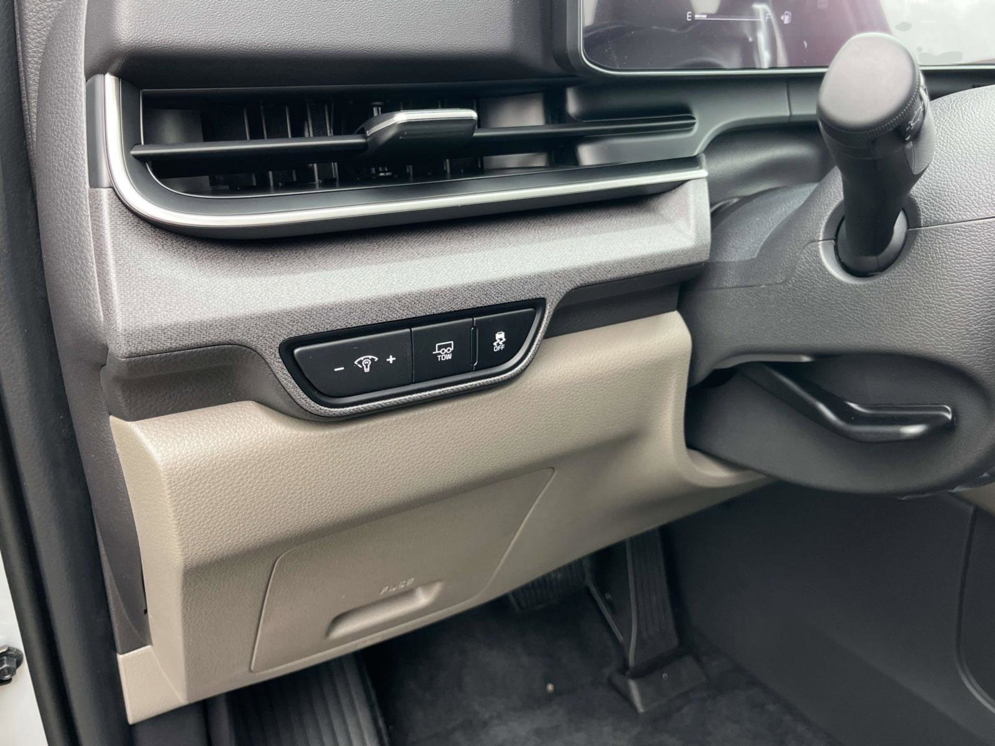 New 2026 Ivory Silver Kia EX image 29