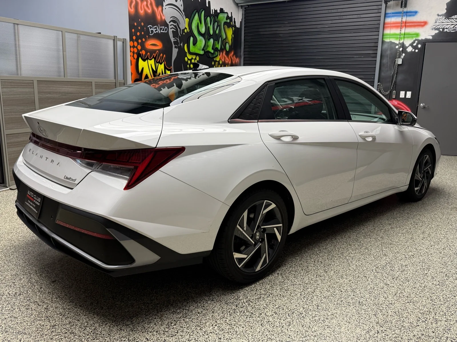 Used 2024 Serenity White Pearl (w6h) Hyundai Limited image 6