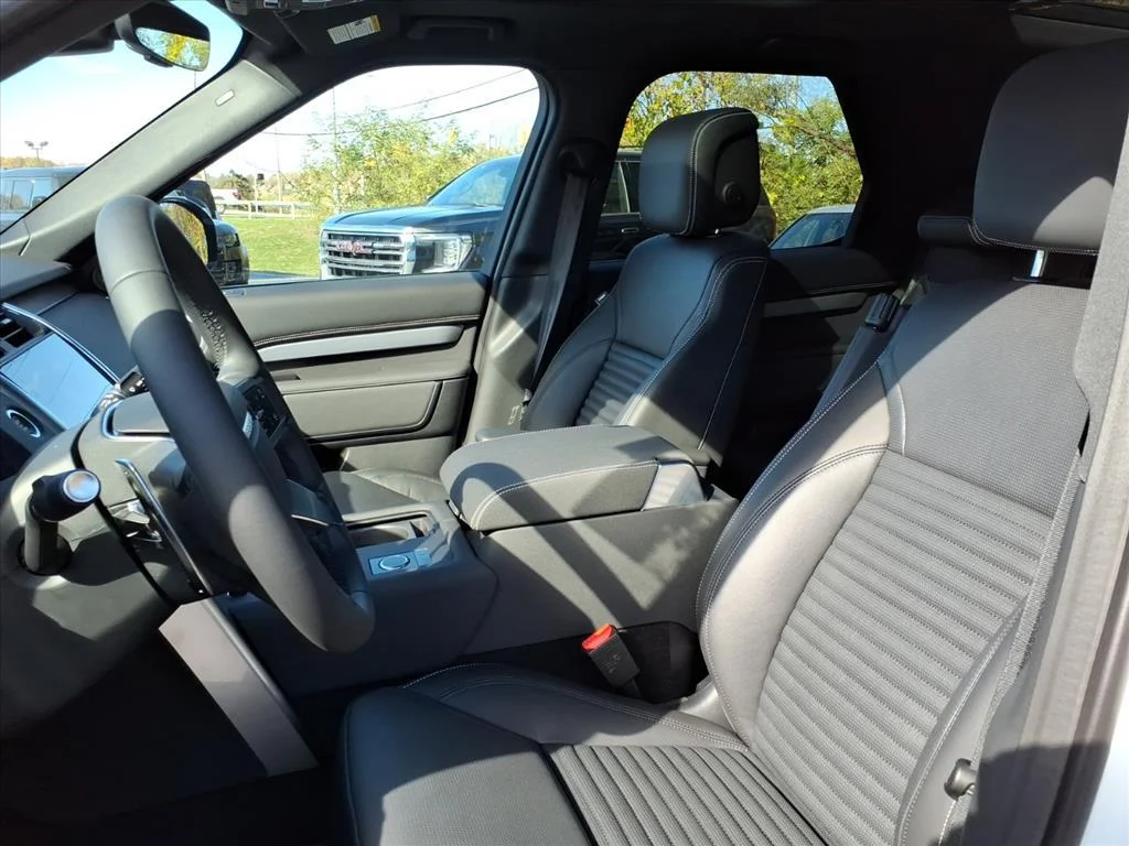 2026 Land Rover Discovery Gemini Edition - Photo 10