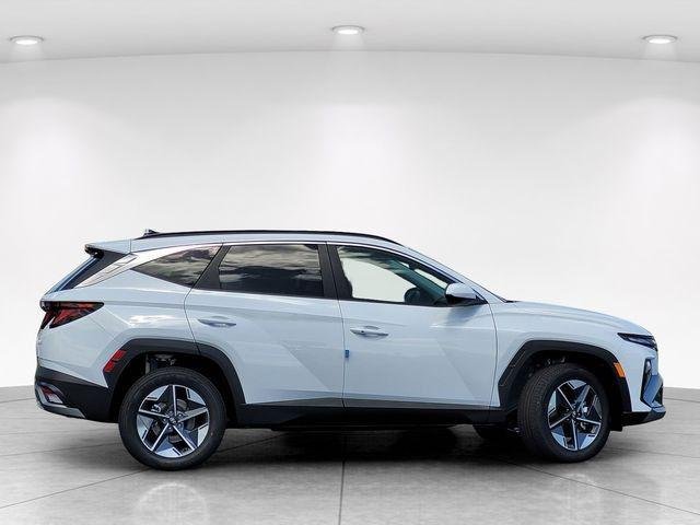 New 2026 White Hyundai SEL AWD image 8