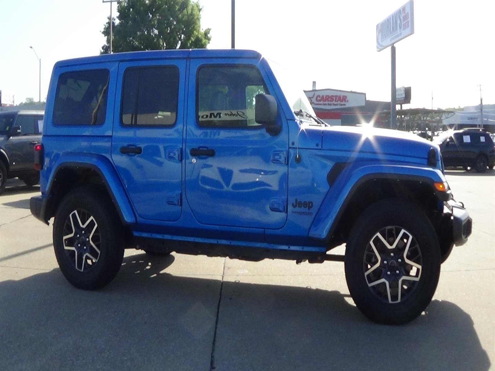 Certified Used 2021 Hydro Blue Pearl Coat (pbj) Jeep Sahara Altitude image 5