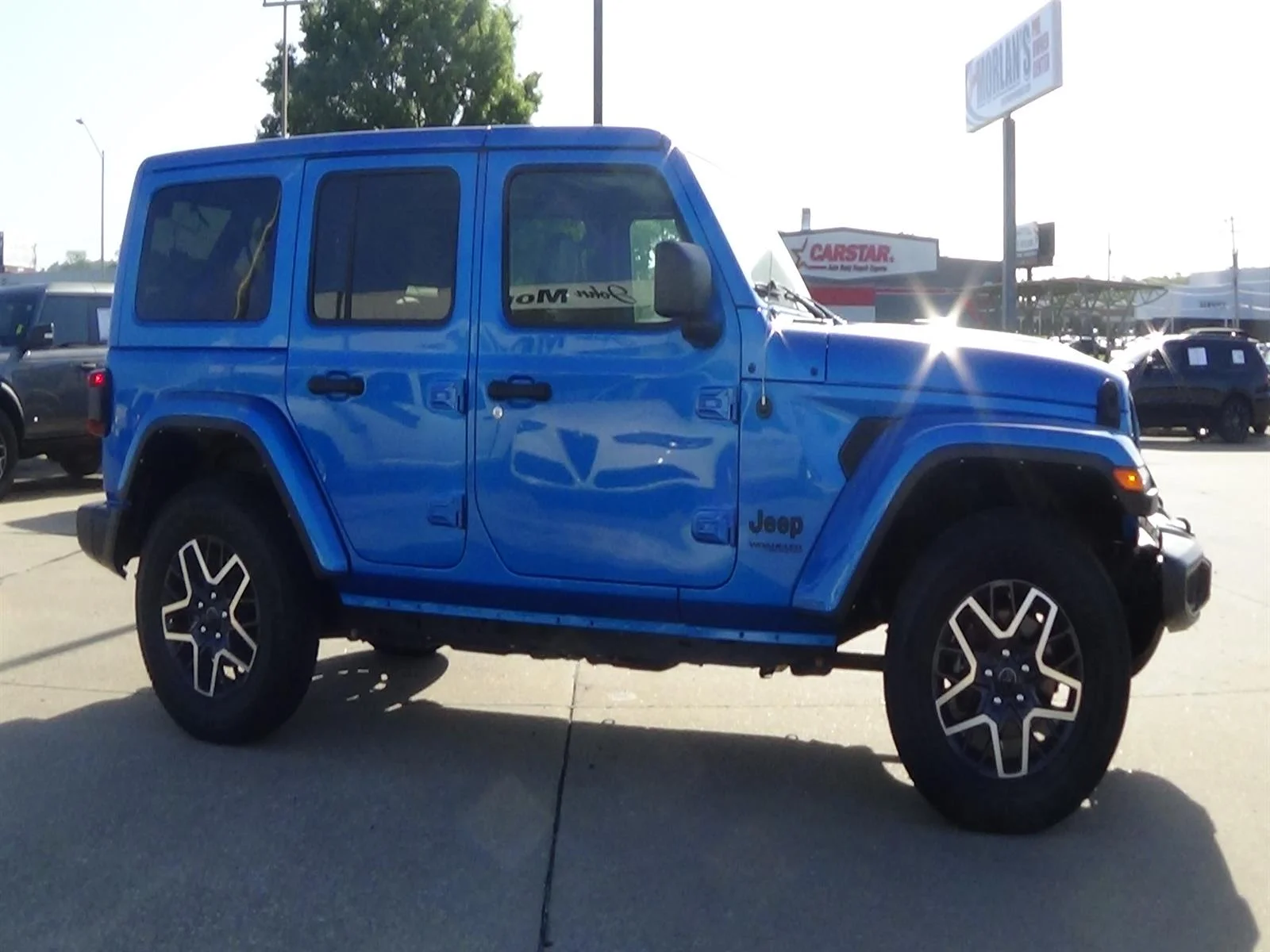 Used 2021 Hydro Blue Pearl Coat (pbj) Jeep Sahara Altitude image 5