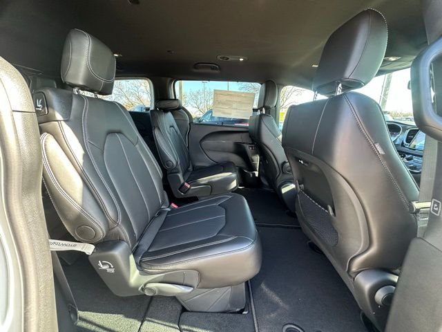 2026 Chrysler Pacifica Select - Photo 29