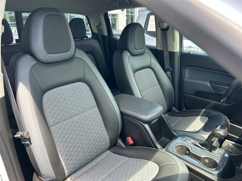 Used 2018 White Chevrolet Z71 image 43