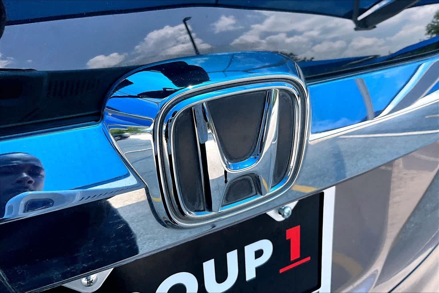 Used 2015 Modern Steel Metallic Honda LX image 31