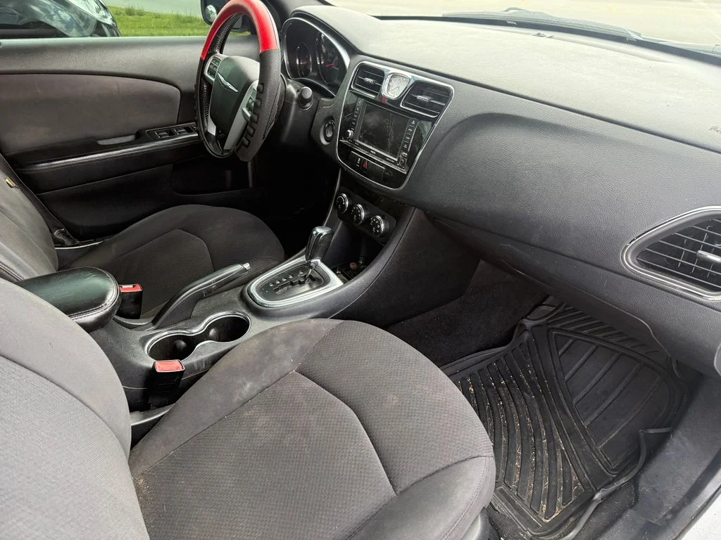 Used 2013 White Chrysler Touring image 15