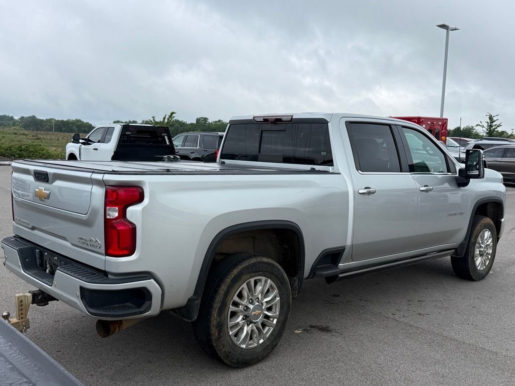 Used 2022 Silver Ice Metallic Chevrolet High Country image 16