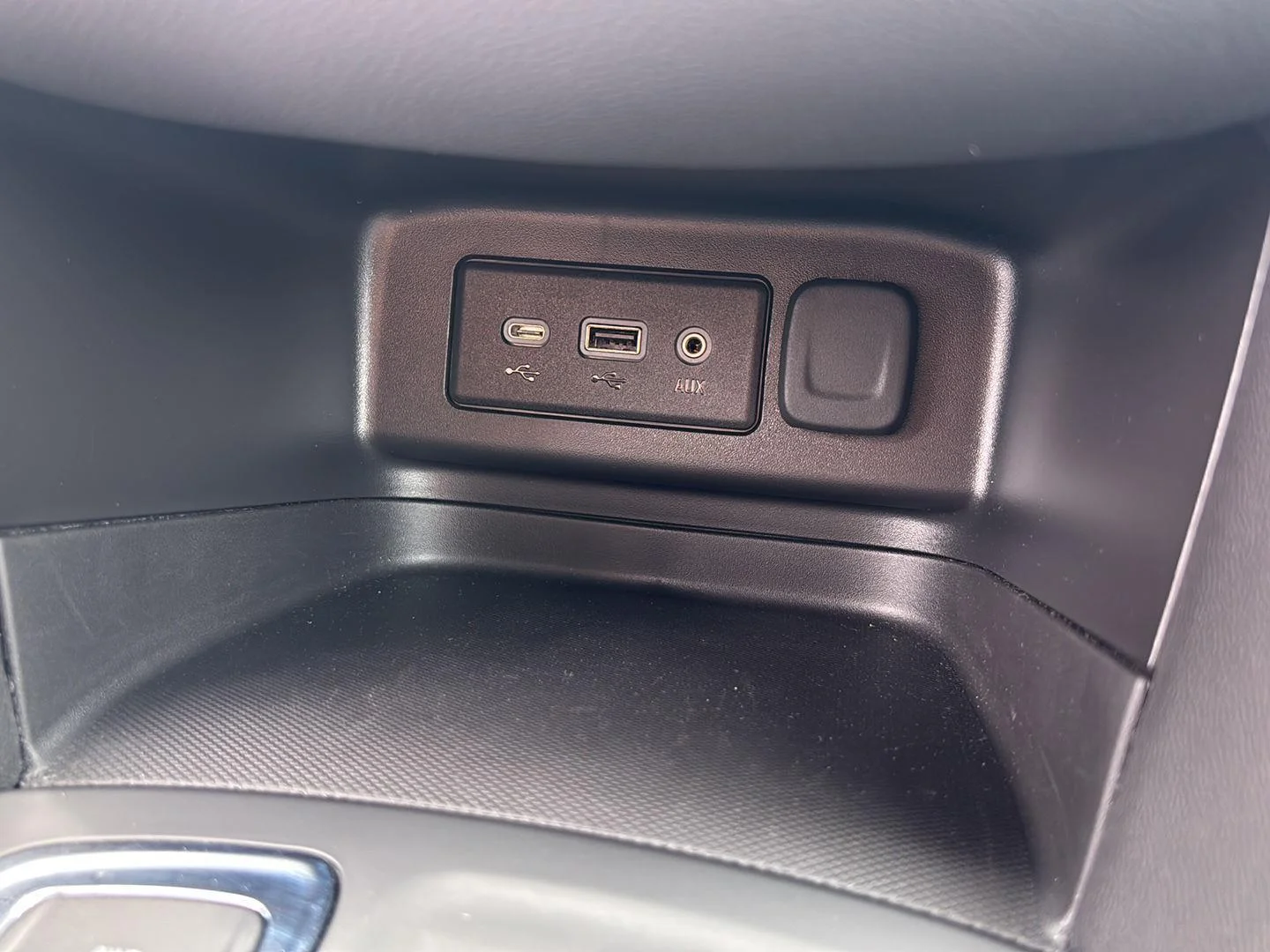Used 2024 Summit White Chevrolet LT image 24