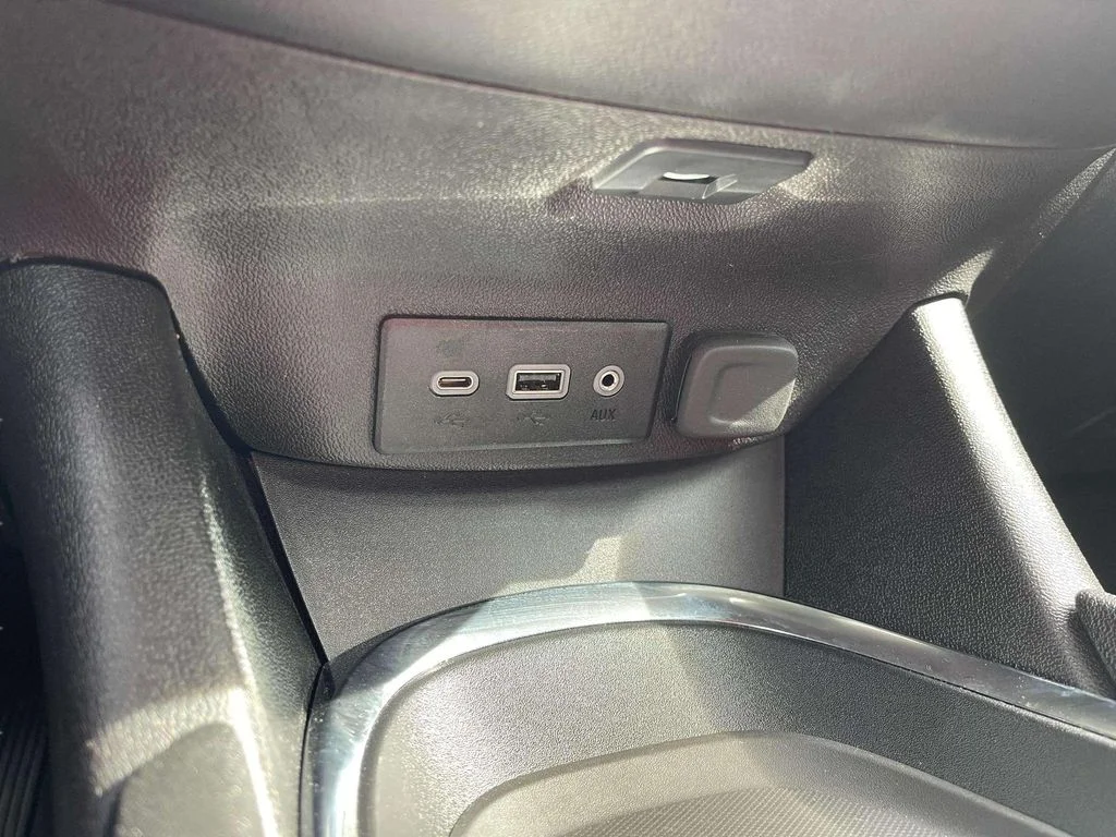 Used 2024 Summit White Chevrolet LT image 14
