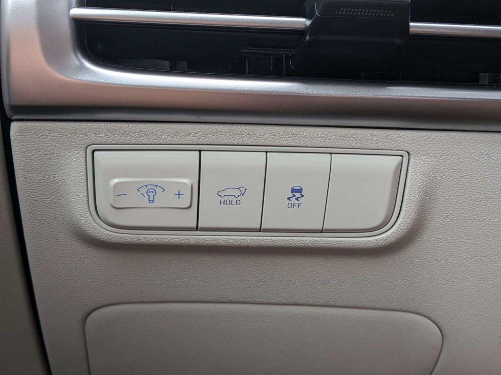 New 2025 Gray Hyundai SEL AWD image 27