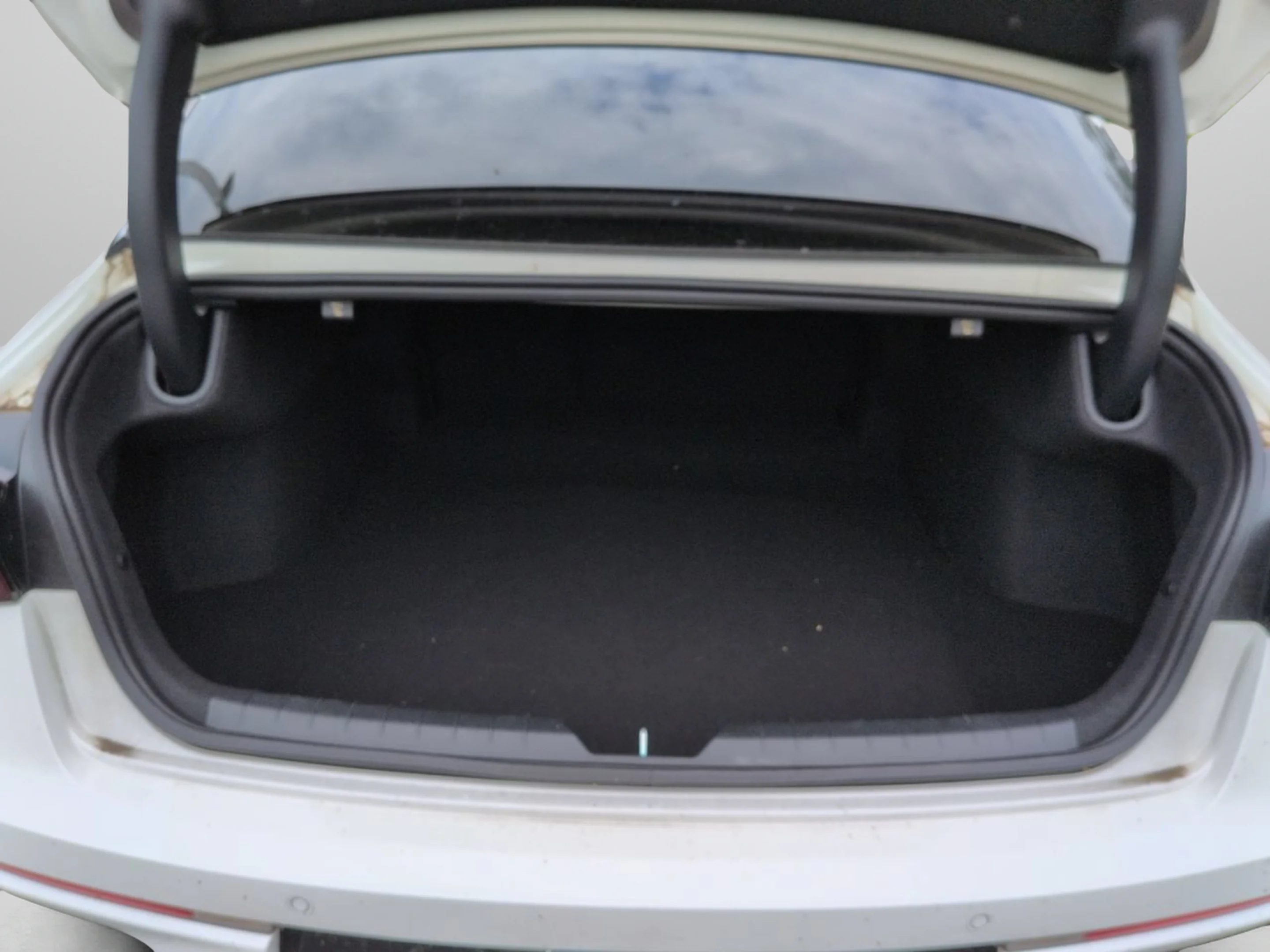Used 2025 Snow White Pearl Kia GT-Line image 10